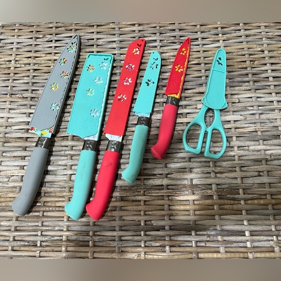 The Pioneer Woman Other - Pioneer Woman Colorful Knife and Scissors Set, set of 5 knives, kitchen shears